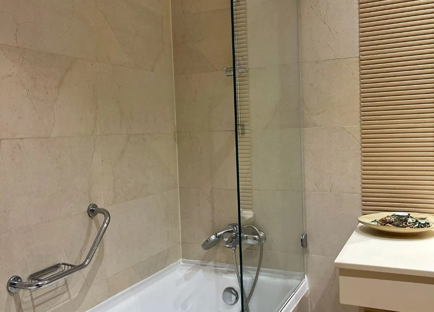 Yamaluxe Apartments - Romantic Stay Boekarest 0*,